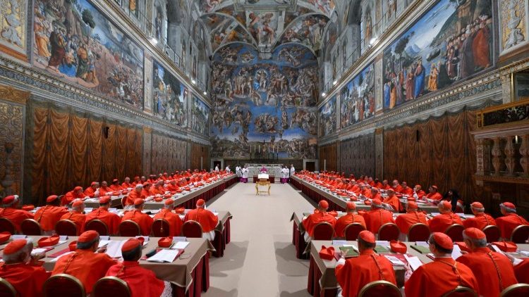 Vaticano junta cardeais católicos de todo o mundo, à espera das diretivas de Leão XIV